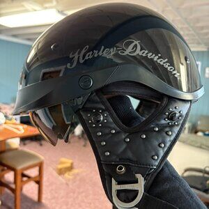 Women's XS/S Harley Davidson Motorcycle Helmet - never in an accident